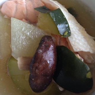 トラウトサーモンと夏野菜のスープ